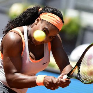 Carla Suárez vuelve a tropezar frente a Serena Williams