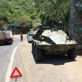 Refuerzan seguridad en carreteras con retenes militares