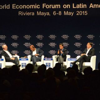 Peña Nieto aborda corrupción ante líderes del Foro Económico