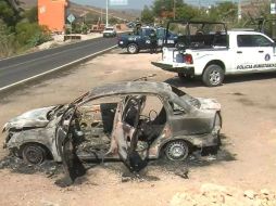 Alrededor del mediodía los peritos de la Fiscalía General del Estado de Guerrero aparecieron en el lugar para investigar el hecho. EFE /