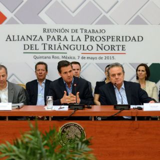 Peña Nieto encabeza reunión para integración energética de CA