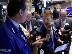 Las ganancias se deben al informe del gobierno de EU, donde se anuncia la caída del 5.4 por ciento de la tasa de desempleo. AP / R. Drew