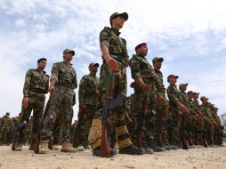 Voluntarios de la tribu suní en formación durante su ceremonia de graduación en el pueblo de Amiriyat al-Fallujah. AP / H. Mizban