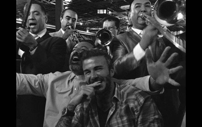 El modelo comparte en su Instagram una foto de la velada en la cantina. INSTAGRAM / David Beckham