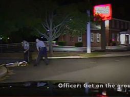 Lateef Dickerson quedó inconsciente con la mandíbula fractura tras el golpe propinado por el policía Thomas Webster, recién arrestado. YOUTUBE / Policía de Dover