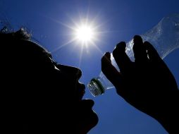 En Nuevo Laredo, se recomienda usar ropa fresca y de colores claros y  aumentar el consumo de líquidos, de tres a seis litros diarios. NTX / ARCHIVO