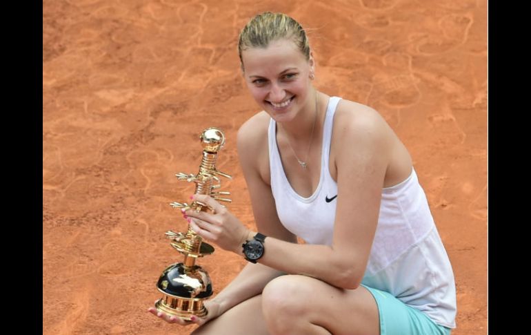 El título madrileño pone a Kvitova en la primera línea de la parrilla de salida hacia Roland Garros, la gran cita anual sobre arcilla. AFP / J. Soriano
