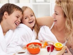 En Estados Unidos se acostumbra sorprender a mamá por la mañana con el desayuno. ESPECIAL / Twitter