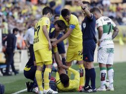 Jonathan dos Santos abandonó el juego al 59 con problemas en la pierna izquierda. EFE / D. Castelló