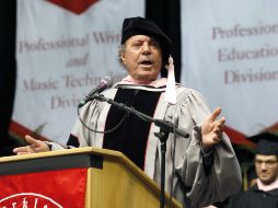 El título honorífico de doctor se concede por los logros e influencia en la música. AP / M. Dwyer