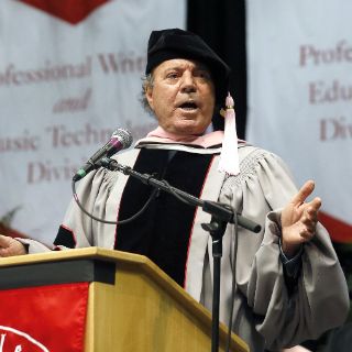 Julio Iglesias, doctor 'honoris causa' por Berklee
