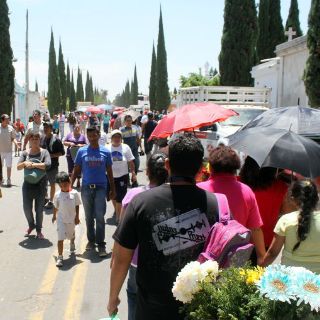Más de 130 mil personas visitan los panteones tapatíos