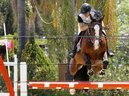 Parada y 'Bad Boy du Bustelo' recorrieron la segunda fase sin faltas y en un tiempo de 30.14 segundos. EL INFORMADOR / A. Camacho