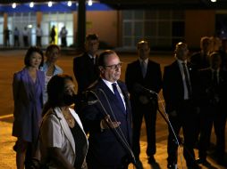 Hollande aseguró que Francia 'será un aliado fiel de Cuba en sus propósitos de desarrollo y reinserción en contexto económico mundial'. AP / D. Boylan