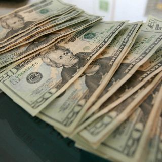 Dólar abre en 15.50 pesos a la venta en bancos del DF