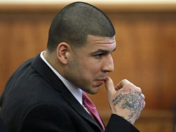 Hernández está cumpliendo una condena a cadena perpetua sin posibilidad de libertad bajo palabra por el asesinato de Lloyd. AP / ARCHIVO