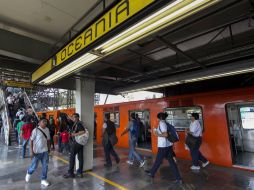 Este lunes dos choferes del metro narraron que la falta de comunicación y la lluvia fueron los factores que intervinieron en el choque. SUN / ARCHIVO