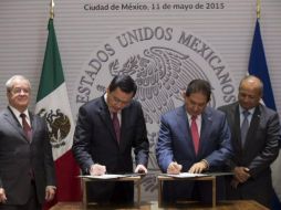 El secretario de Gobernación, Osorio Chong y el secretario de Estado de Honduras, Jorge Ramón Hernández. TWITTER / @osoriochong