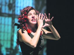 Multifacética. Mariana Hartasánchez, en un momento de la obra de ayer. EL INFORMADOR / P. Franco