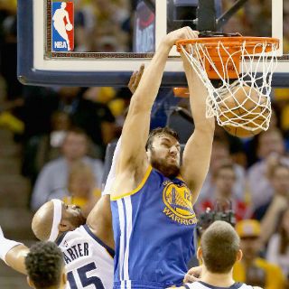 Warriors aplastan a Grizzlies y empatan la serie