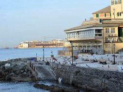 A partir de la cubierta superior, el Concordia (c) será desmantelado de a una cubierta por vez. EFE / P. Zeggio