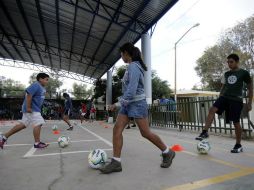 Autoridades de Reynosa aseguraron que entregarán un balón a niños y jóvenes por cada cinco llantas inservibles. NTX / ARCHIVO