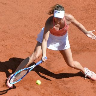 Sharapova gana sin problemas a Gajdosova