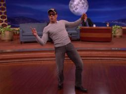 Jean-Claude Van Damme se animó a ejecutar dicho baile en un show televisivo. YOUTUBE /  Team Coco