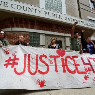 Exoneran a policía que mató a un joven negro en Wisconsin