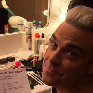 Robbie Williams y su esposa, demandados por acoso sexual