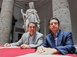Arturo Gómez, gerente de la OFJ, y Alejandro Elizalde, presidente del Patronato de la orquesta, dieron los detalles del espectáculo. EL INFORMADOR / E. Barrera