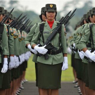 Piden abolir pruebas de virginidad a mujeres en ejército indonesio