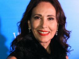 La actriz Blanca Guerra posa en la alfombra roja de los Premios Ariel. EFE / M. Guzmán