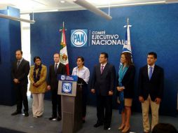 Luisa María Calderón (c), acompañada por los aspirantes a la presidencia nacional del PAN, Ricardo Anaya (i) y Margarita Zavala (d). TWITTER / @CocoaCalderon