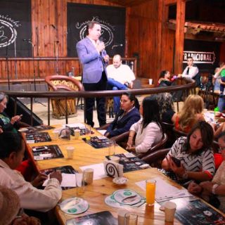 Salvador Rizo propone más oportunidades para mujeres