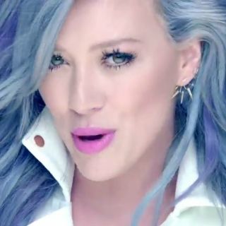 Hilary Duff usa Tinder en su nuevo video, 'Sparks'