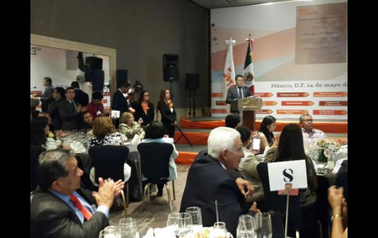 Además del reconocimiento a los maestros, el dirigente de la SNTE exhorta a recuperar la centralidad de la escuela pública. TWITTER / @SnteNacional