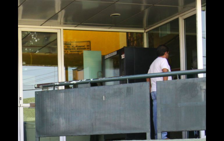 Elementos de seguridad revisan el inmueble. NTX / ARCHIVO