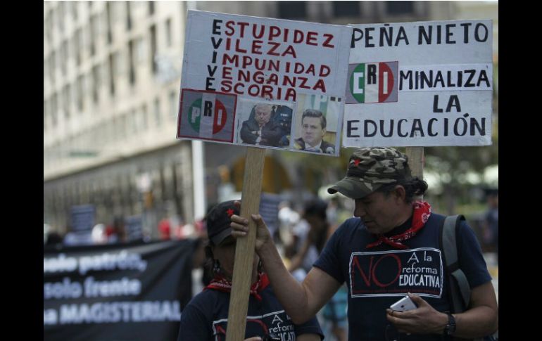 La manifestación magisterial provocó severos congestionamientos en calles de la zona del Centro Histórico tapatío. EL INFORMADOR / F. Atilano