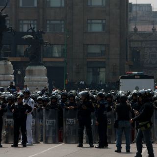 Maestros marchan en el DF; suspenden reunión