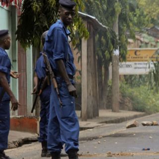 Presidente de Burundi regresa al país tras intento de golpe