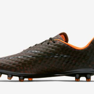 Presentan nuevos 'Hypervenom', tenis que cambian de color