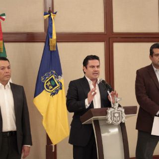 Por posible infiltración, desarme de policías: Solorio