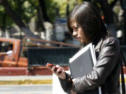 El sobre uso de la computadora, el celular o tabletas se corre riesgo de sufrir deterioro en los ojos. EL INFORMADOR / ARCHIVO