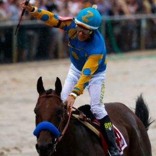 Víctor Espinoza gana el Preakness Stakes