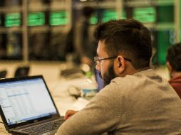 Los ciberdelincuentes usan este método para que los consumidores accedan a sitios y así se robe su información. EL INFORMADOR / ARCHIVO