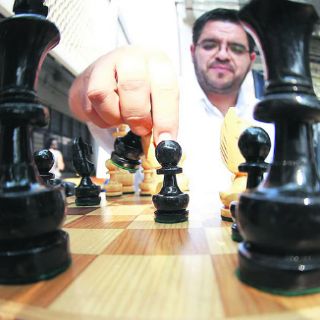 Estudiantes participan en el II Torneo Abierto de Ajedrez
