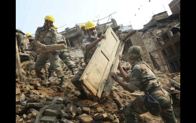 Ante los daños causados, millones necesitan de ayuda urgente, principalmente medicamentos y alimentos. EFE / H. Tyagi