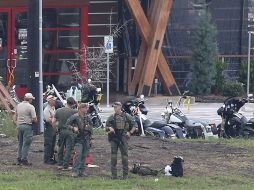 Las autoridades procesaban evidencia en el lugar de los hechos, a 95 millas de Dallas. AP / J. Larson