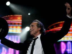 El cantante estará celebrando 50 años de su primera actuación en público con su gira 'Antología desordenada'. AFP / ARCHIVO